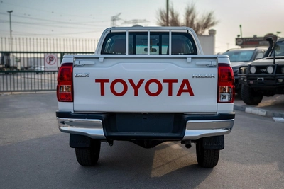 Toyota Hilux DLX Basic-8