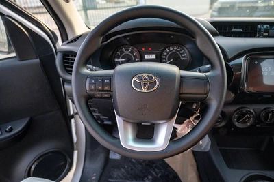 Toyota Hilux DLX Basic-3