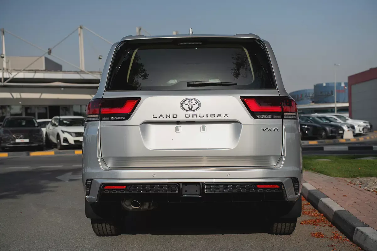 Toyota Land Cruiser VXR 4.0 2026 GCC Specs - Brand New Luxury 4x4-2-2