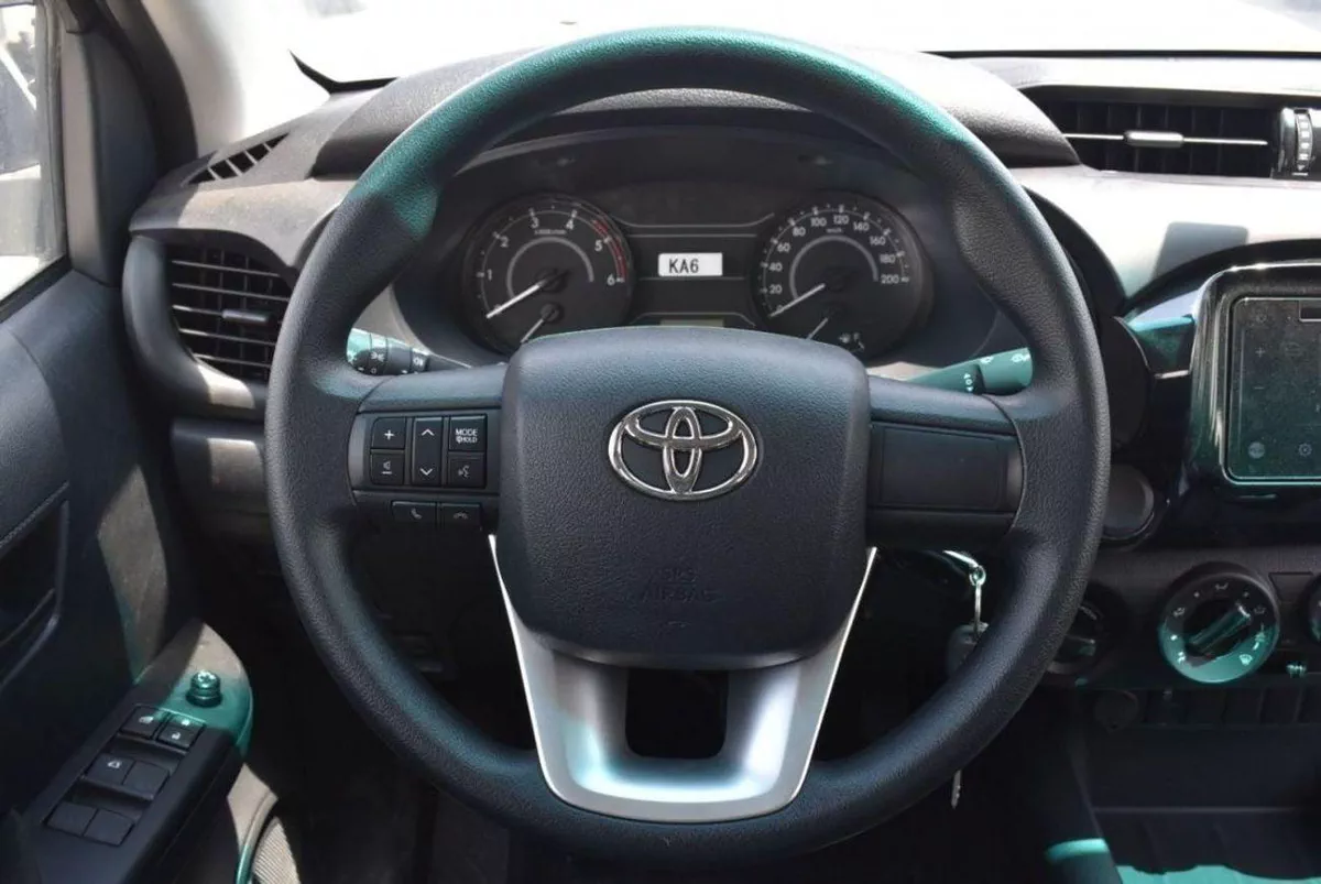 Toyota Hilux SGLX HILUX 2.4L P.WINDO MT DIESEL 2022-8-0