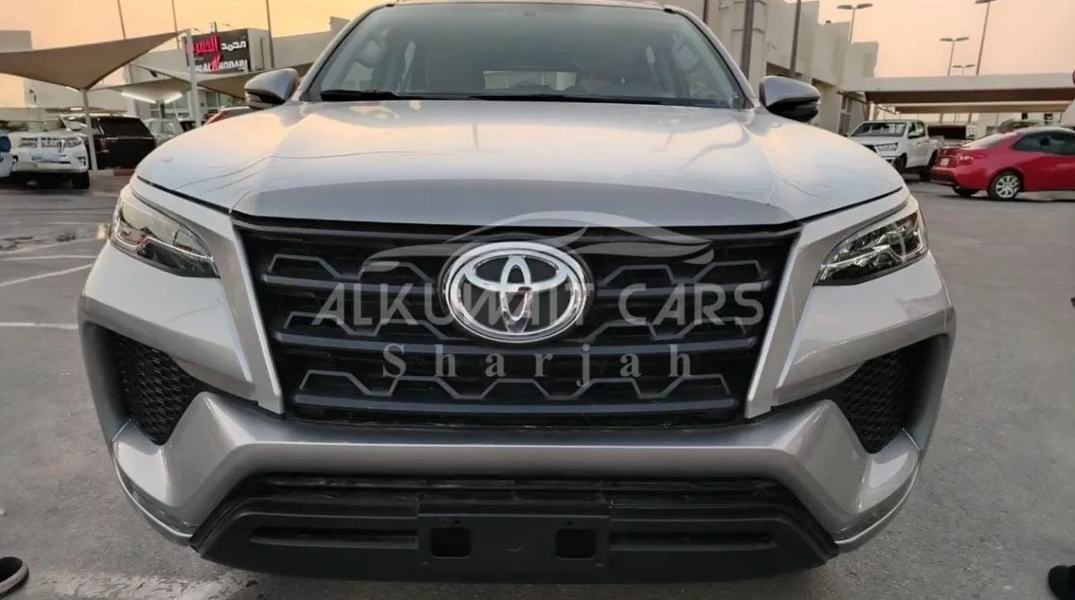 Toyota Fortuner EXR 2.7 v4 petrol 2023-3-0