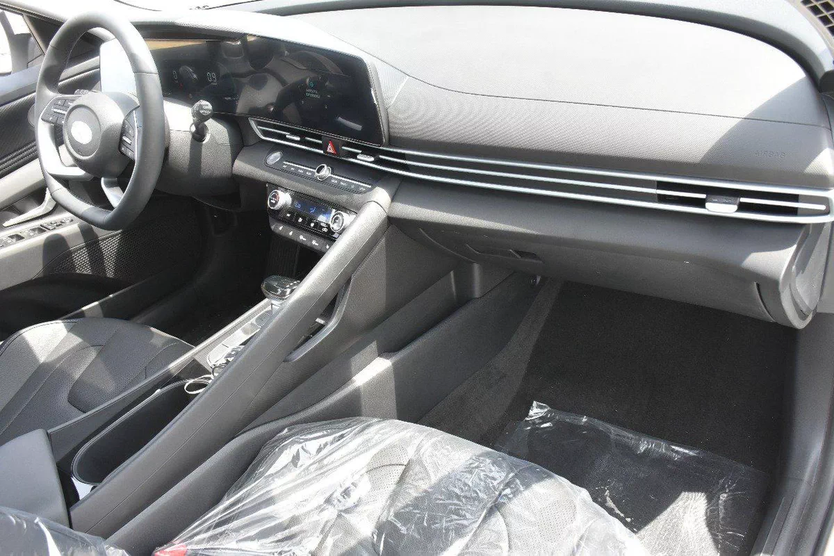 HYUNDAI ELANTRA LUXURY 2025 | WHITE LIKE-6-6