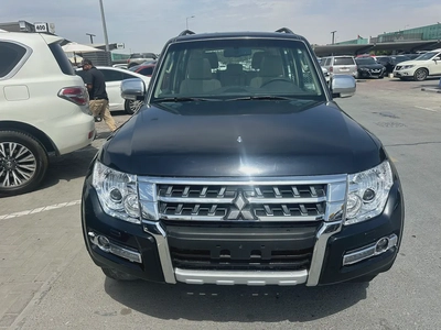 Mitsubshi pajero 2010 fullopshin blak color GCC Calen car-1