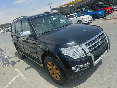 Mitsubshi pajero 2010 fullopshin blak color GCC Calen car-2
