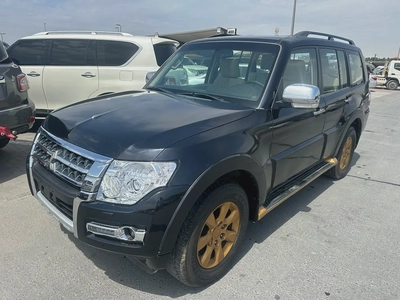 Mitsubshi pajero 2010 fullopshin blak color GCC Calen car-5
