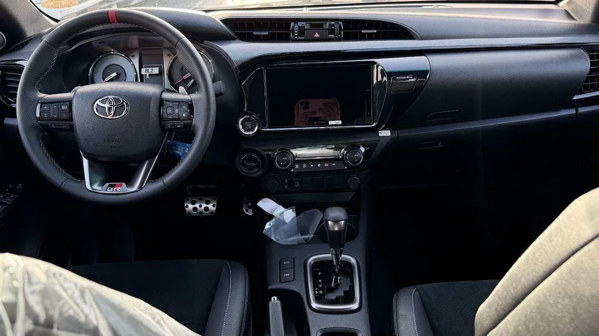 Toyota Hilux GR SPORT Diesel - 2025-4-0