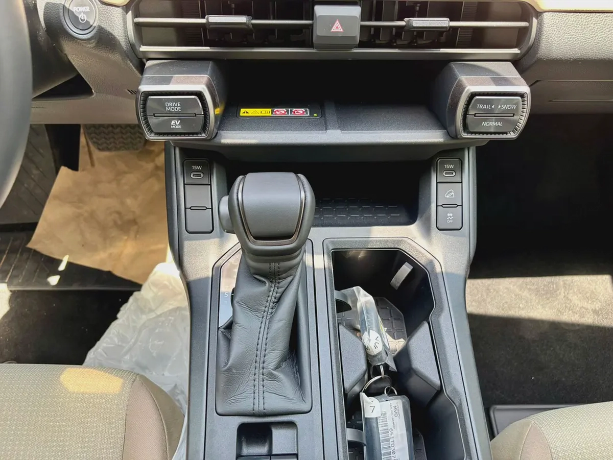 2026 Toyota RAV4 XLE 2.5L HYBRID WITH RADAR GCC Specs-6-6