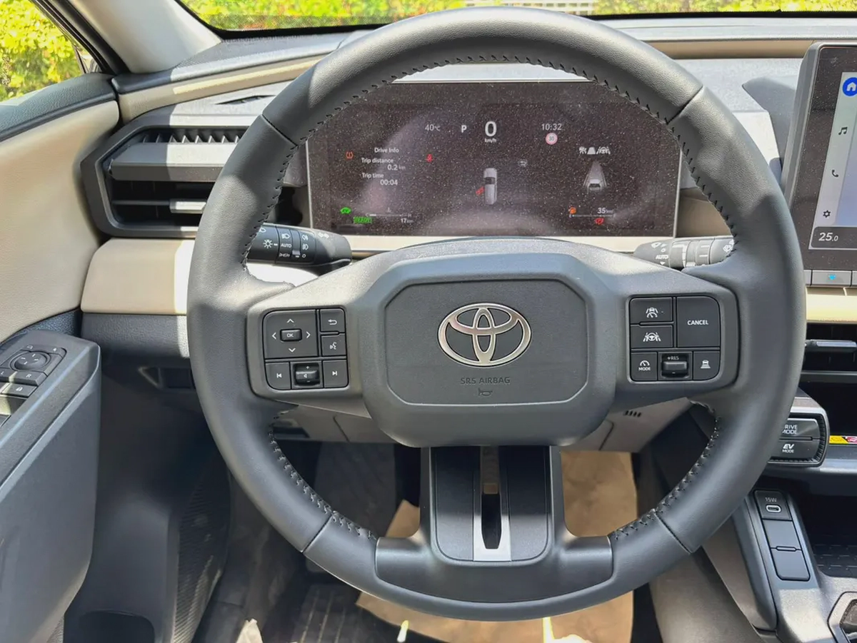 2026 Toyota RAV4 XLE 2.5L HYBRID WITH RADAR GCC Specs-8-8