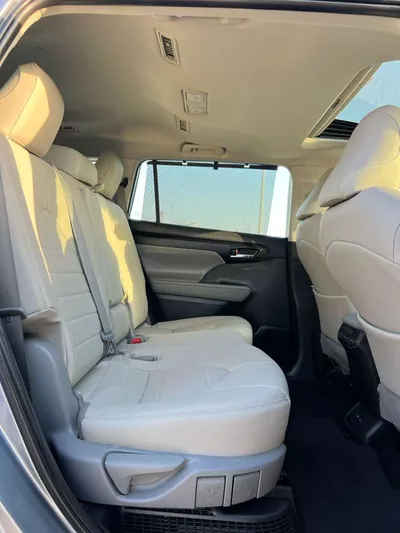 Toyota Highlander  2022 Toyota Highlander Hybrid Full Option Gcc -2.5L V4 - Rear Camera & Sensor - Leather Seat - S-16