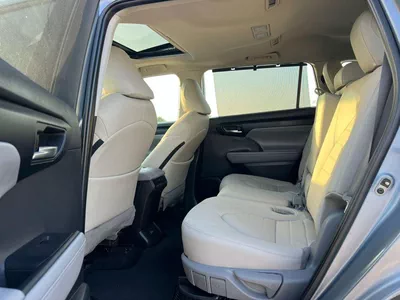 Toyota Highlander  2022 Toyota Highlander Hybrid Full Option Gcc -2.5L V4 - Rear Camera & Sensor - Leather Seat - S-17
