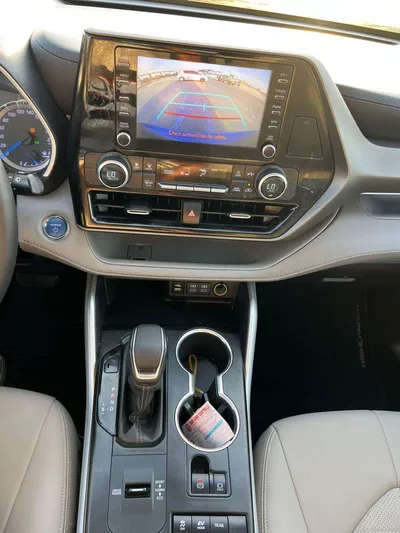 Toyota Highlander  2022 Toyota Highlander Hybrid Full Option Gcc -2.5L V4 - Rear Camera & Sensor - Leather Seat - S-21