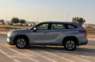 Toyota Highlander  2022 Toyota Highlander Hybrid Full Option Gcc -2.5L V4 - Rear Camera & Sensor - Leather Seat - S-3