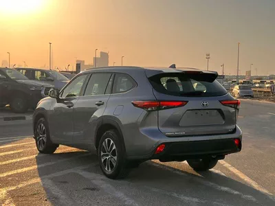 Toyota Highlander  2022 Toyota Highlander Hybrid Full Option Gcc -2.5L V4 - Rear Camera & Sensor - Leather Seat - S-4