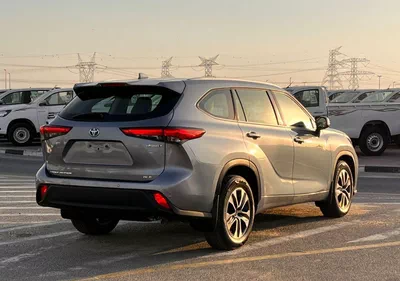 Toyota Highlander  2022 Toyota Highlander Hybrid Full Option Gcc -2.5L V4 - Rear Camera & Sensor - Leather Seat - S-7