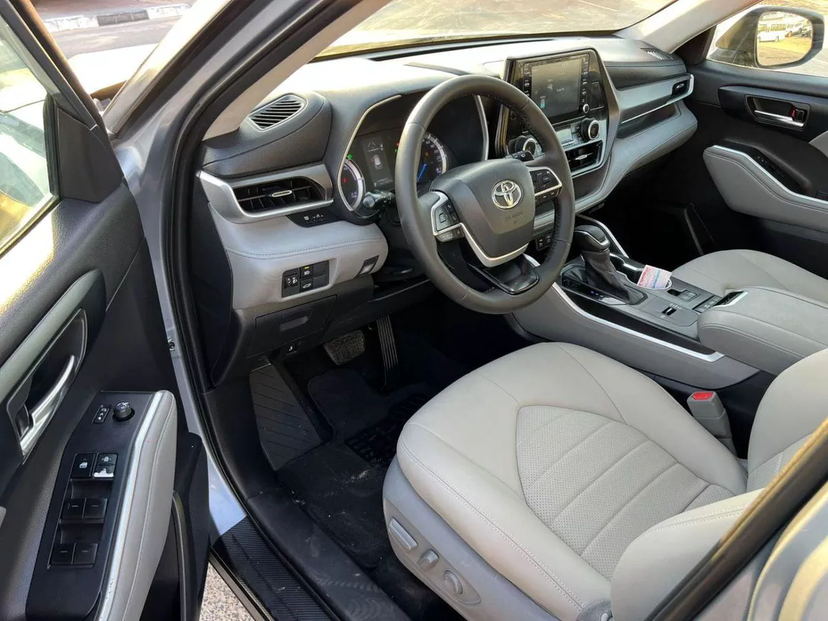Toyota Highlander  2022 Toyota Highlander Hybrid Full Option Gcc -2.5L V4 - Rear Camera & Sensor - Leather Seat - S-9-0