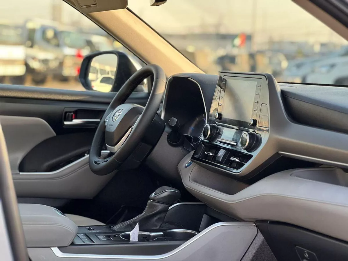 Toyota Highlander  2022 Toyota Highlander Hybrid Full Option Gcc -2.5L V4 - Rear Camera & Sensor - Leather Seat - S-14-0