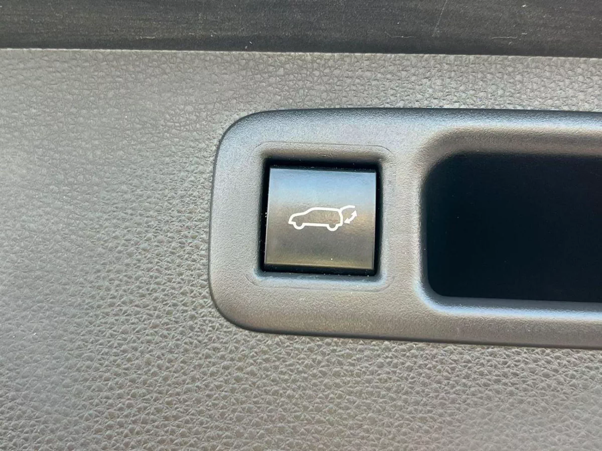Toyota Highlander  2022 Toyota Highlander Hybrid Full Option Gcc -2.5L V4 - Rear Camera & Sensor - Leather Seat - S-19-0