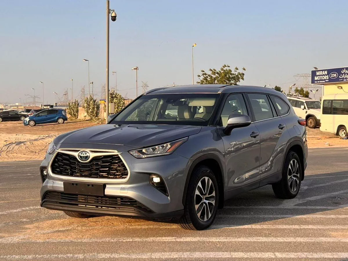 Toyota Highlander  2022 Toyota Highlander Hybrid Full Option Gcc -2.5L V4 - Rear Camera & Sensor - Leather Seat - S-2-0