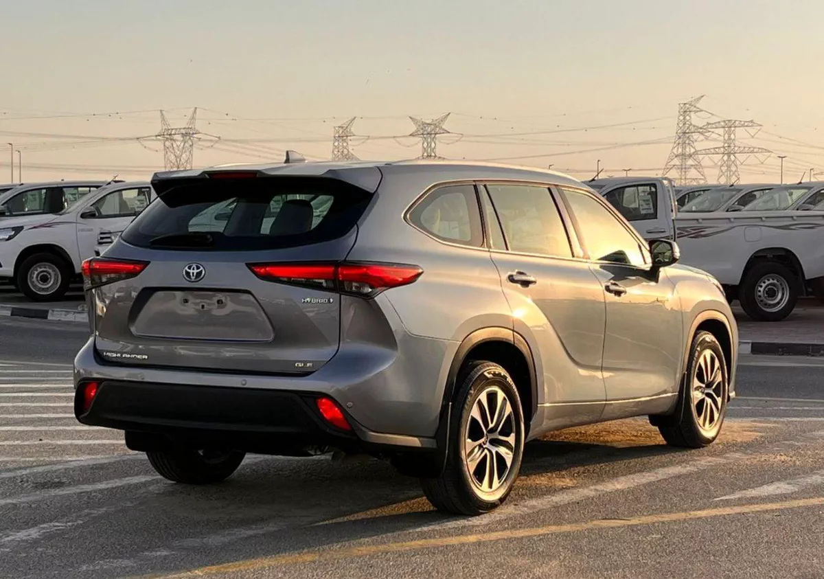 Toyota Highlander  2022 Toyota Highlander Hybrid Full Option Gcc -2.5L V4 - Rear Camera & Sensor - Leather Seat - S-7-0