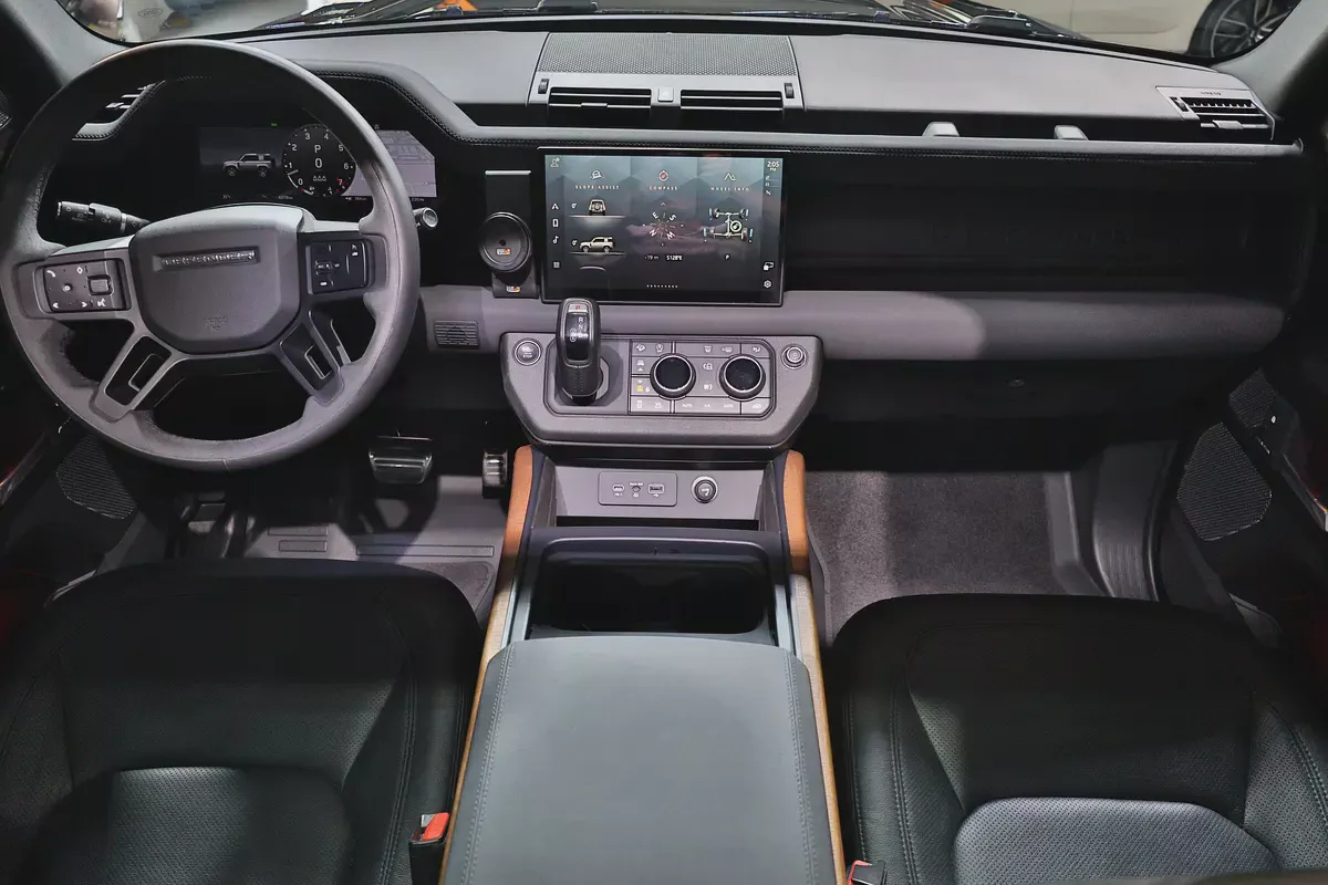Land Rover Defender 90 SE P400 2023 GCC Specs-11-11