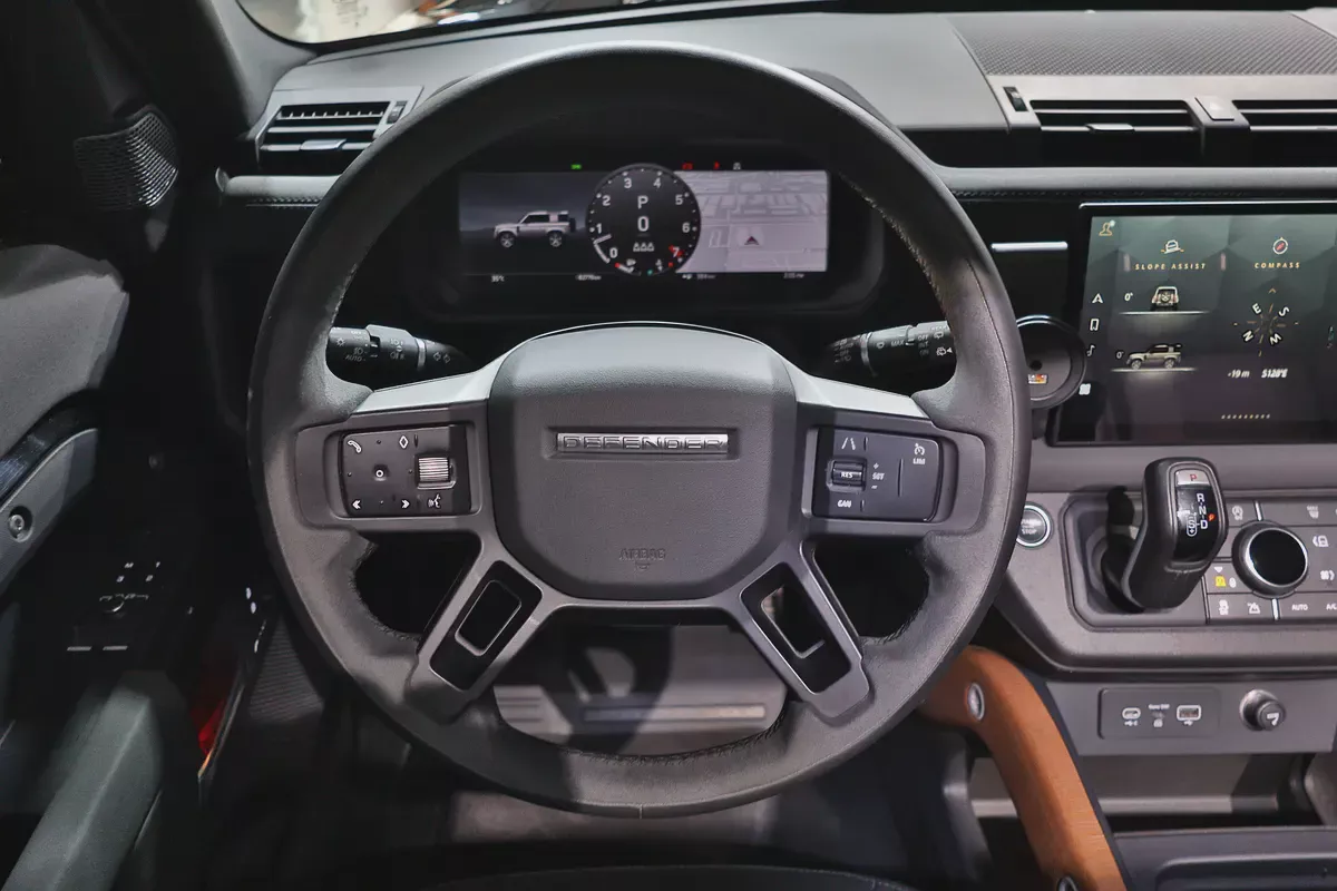 Land Rover Defender 90 SE P400 2023 GCC Specs-13-13