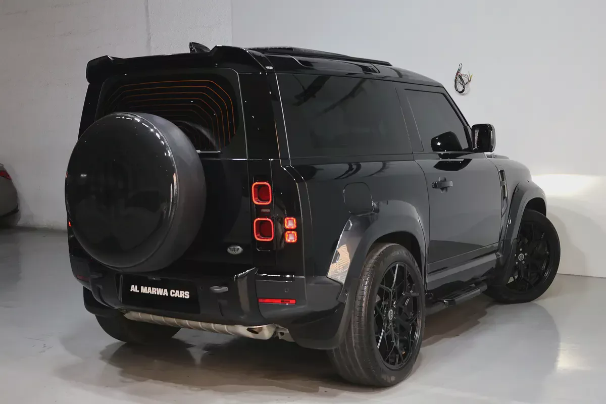 Land Rover Defender 90 SE P400 2023 GCC Specs-2-2