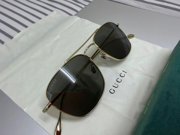 Gucci Gold Navigator (GG 1183S) sunglasses with case and cloth