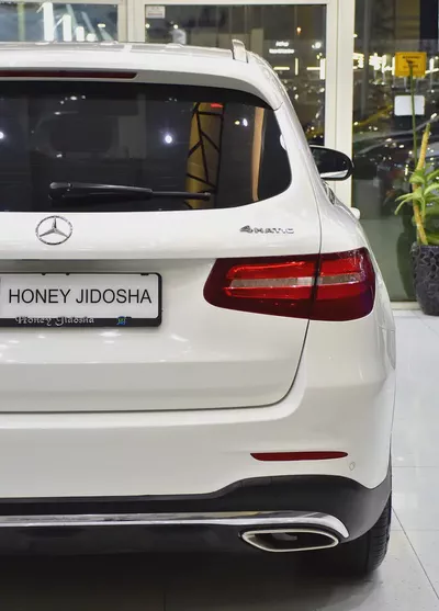 EXCELLENT DEAL for our Mercedes Benz GLC250 4Matic ( 2017 Model ) in White Color GCC Specs-8