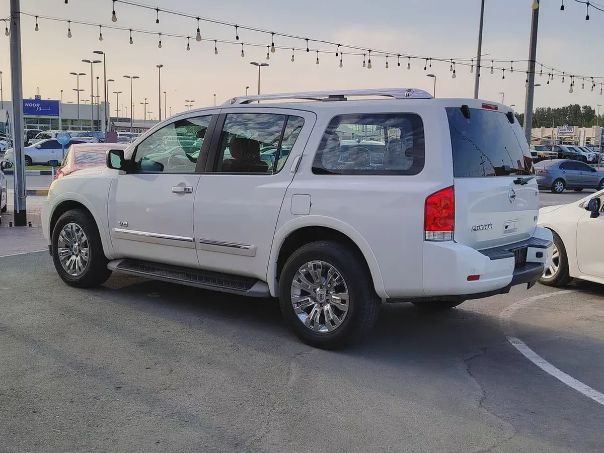Nissan Armada LE 2015, GCC Specs - Well Maintained!-3-3