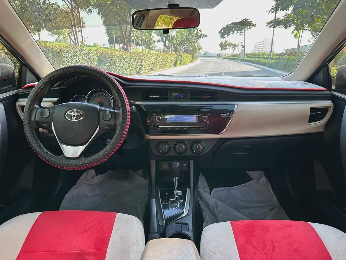 Toyota Corolla 2016 SE Plus - GCC Specs - Excellent Condition-8-8