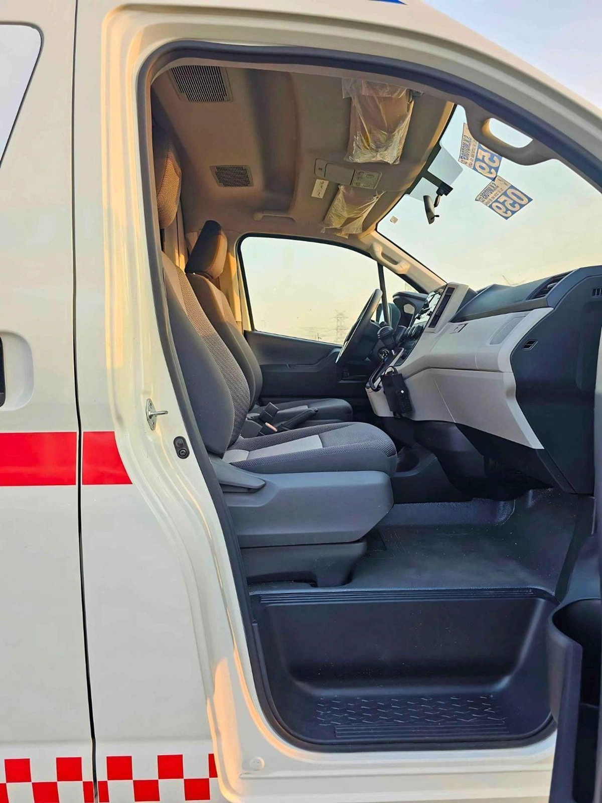 Toyota Hiace GL DX HIGHROOF / 3.5L V6 PETROL A/T / EMERGENCY MEDICAL AMBULANCE (CODE # AMBULANCE)-7-0