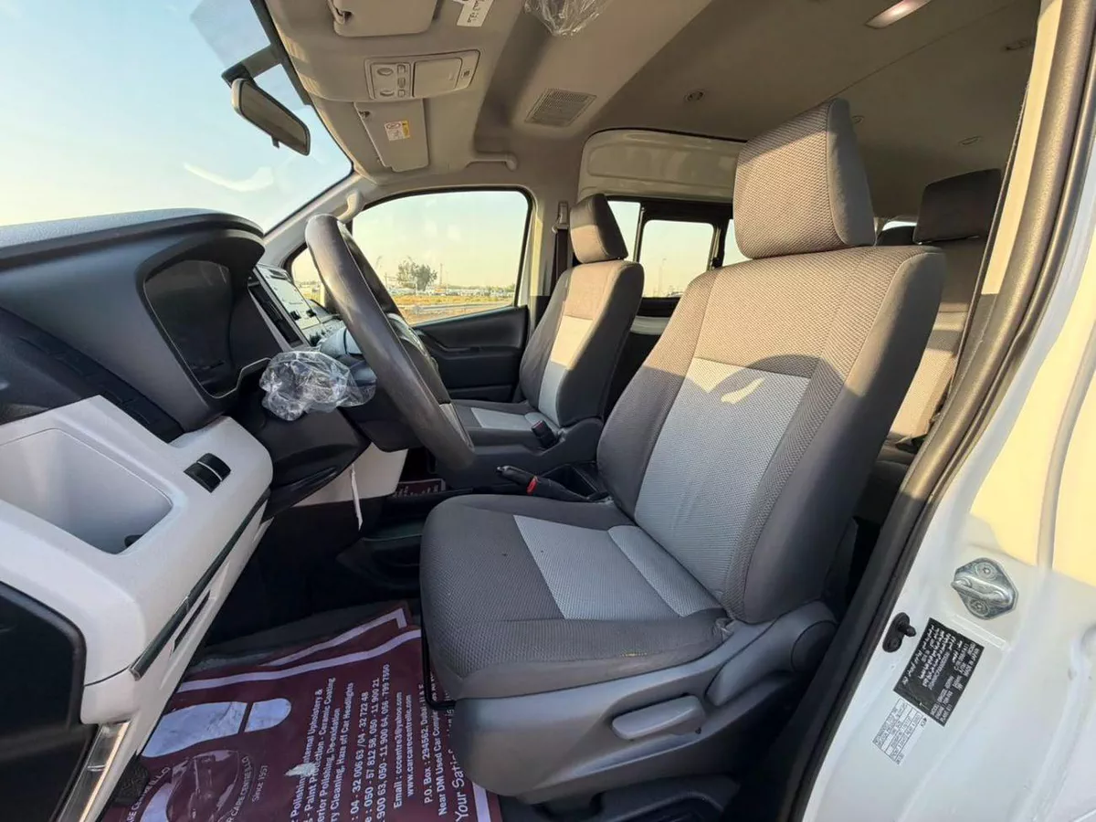Toyota Hiace  2019 Toyota Hiace 3.5L V6 - Passenger - Patrol Manual - 13 Seater - No Accident Gcc Specs --9-0