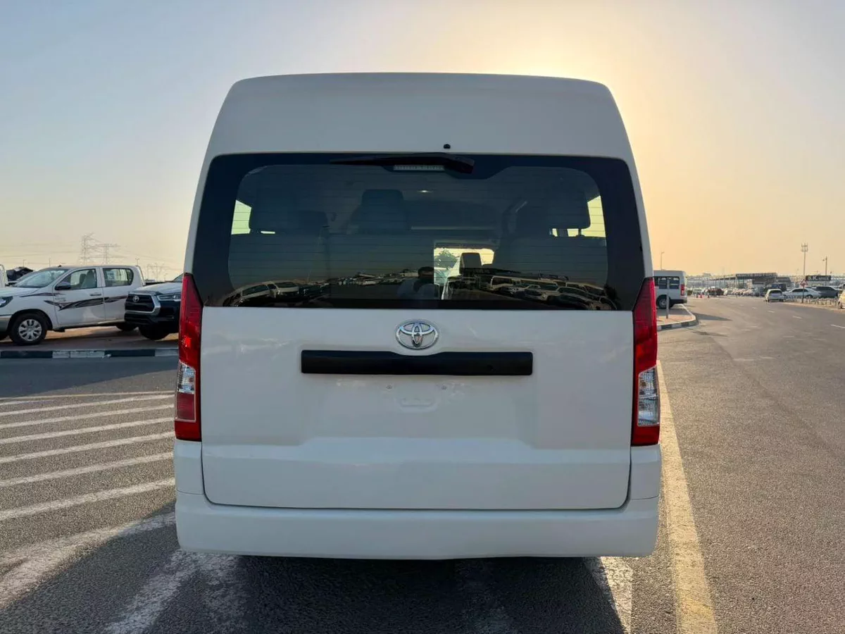 Toyota Hiace  2019 Toyota Hiace 3.5L V6 - Passenger - Patrol Manual - 13 Seater - No Accident Gcc Specs --4-0