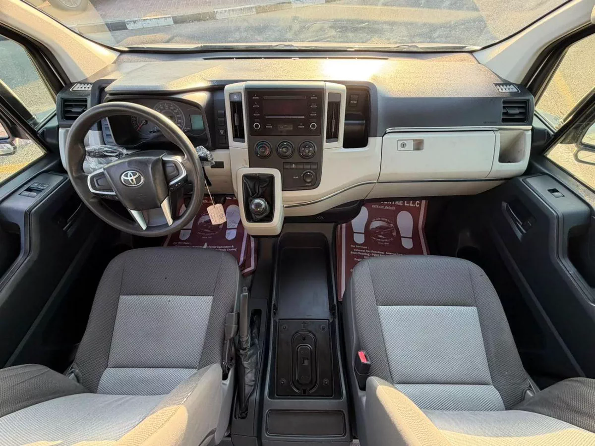 Toyota Hiace  2019 Toyota Hiace 3.5L V6 - Passenger - Patrol Manual - 13 Seater - No Accident Gcc Specs --8-0