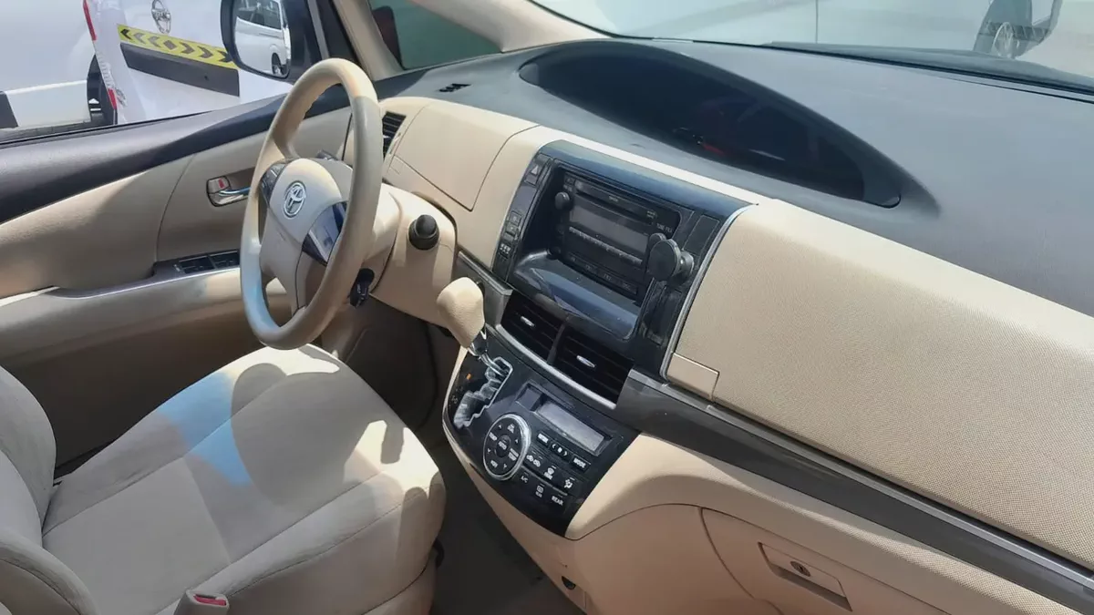Toyota Previa GCC | 2019 | Spacious Family MPV Model: 2019 Mileage: 235,049 KM Specification: GCC Co-9-9