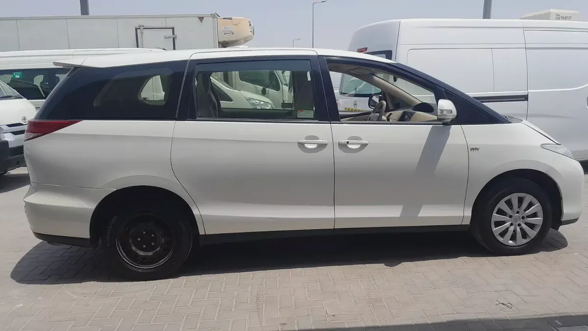 Toyota Previa GCC | 2019 | Spacious Family MPV Model: 2019 Mileage: 235,049 KM Specification: GCC Co-6-6