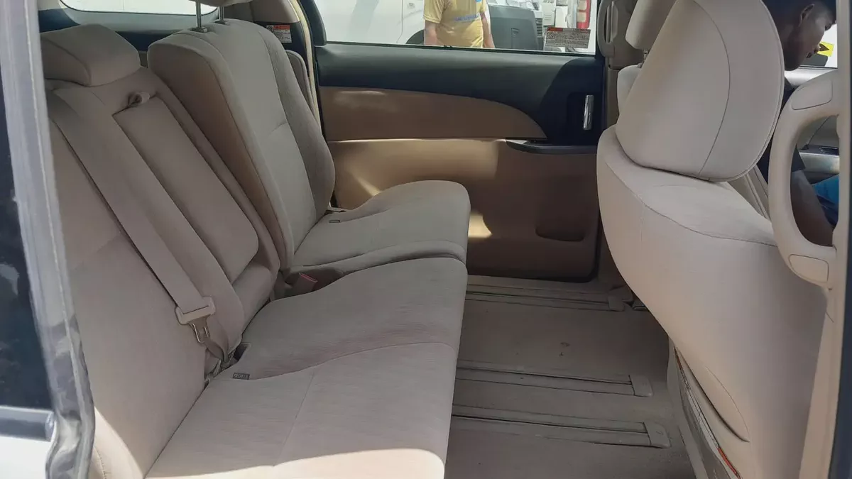 Toyota Previa GCC | 2019 | Spacious Family MPV Model: 2019 Mileage: 235,049 KM Specification: GCC Co-8-8