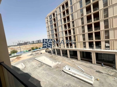 Big studio with balcony open view gym pool parking-0