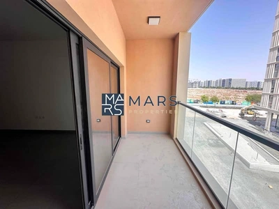 Big studio with balcony open view gym pool parking-1
