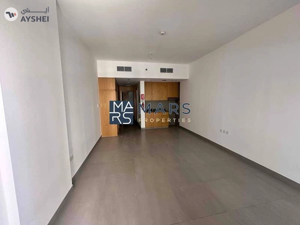 Big studio with balcony open view gym pool parking