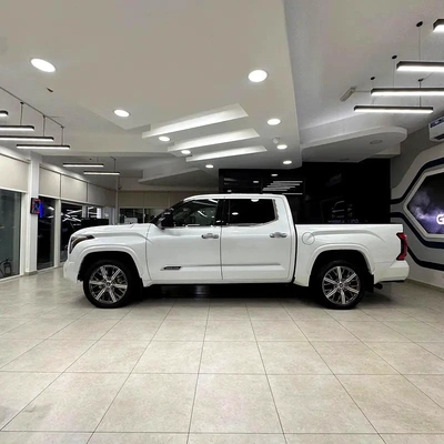 Toyota Tundra Capstone-12