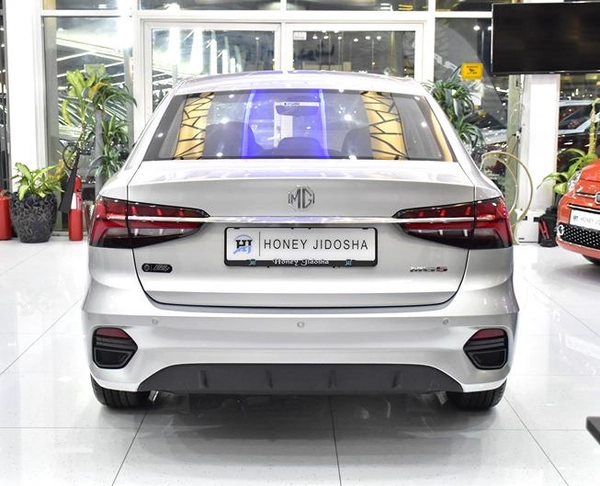 MG 5 ( 2026 Model ) in Silver Color GCC Specs