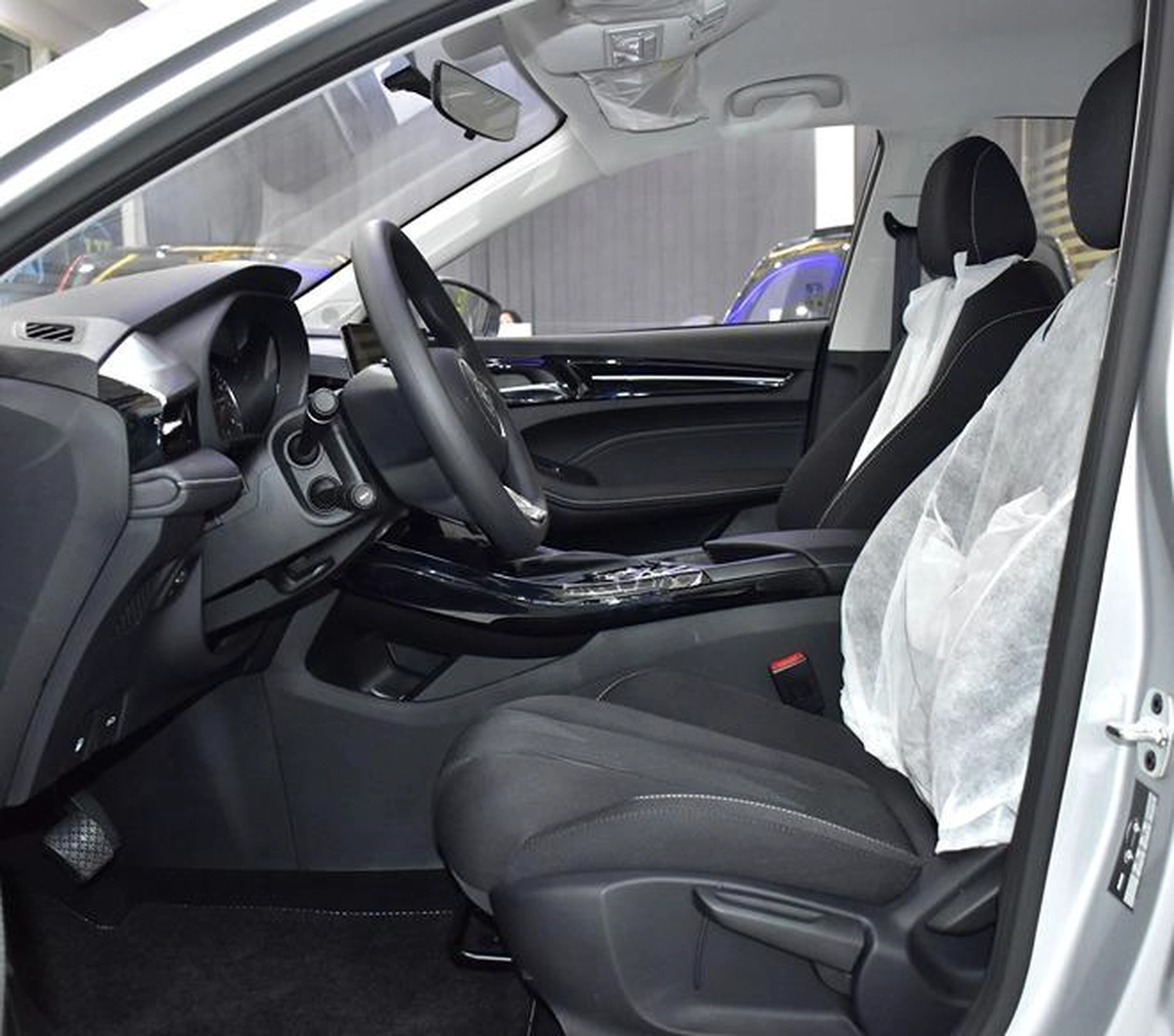 MG 5 ( 2026 Model ) in Silver Color GCC Specs-1-1