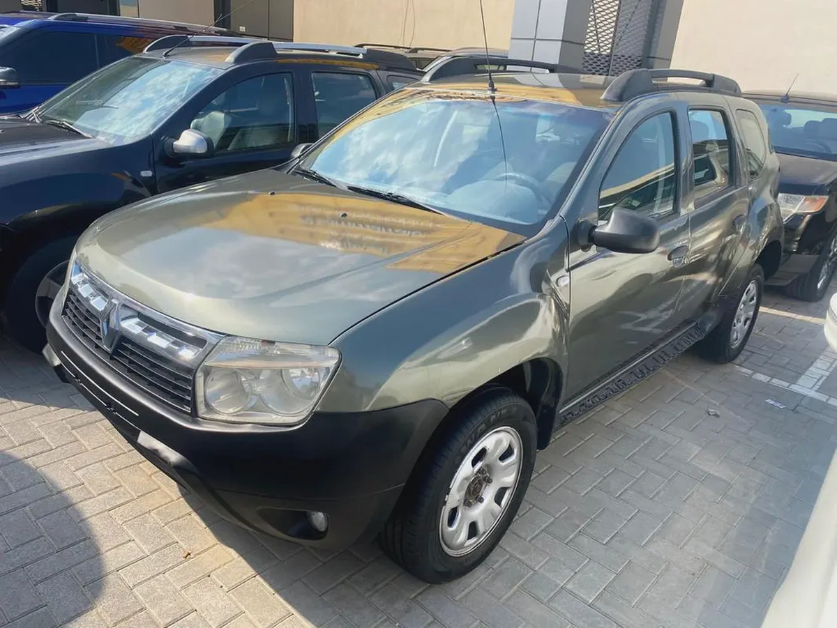 Renult Duster 2014 garen color GCC calen car
