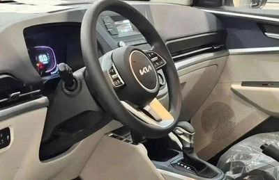 KIA CARENS GCC SPECS RED COLOR-1