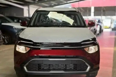 KIA CARENS GCC SPECS RED COLOR-3