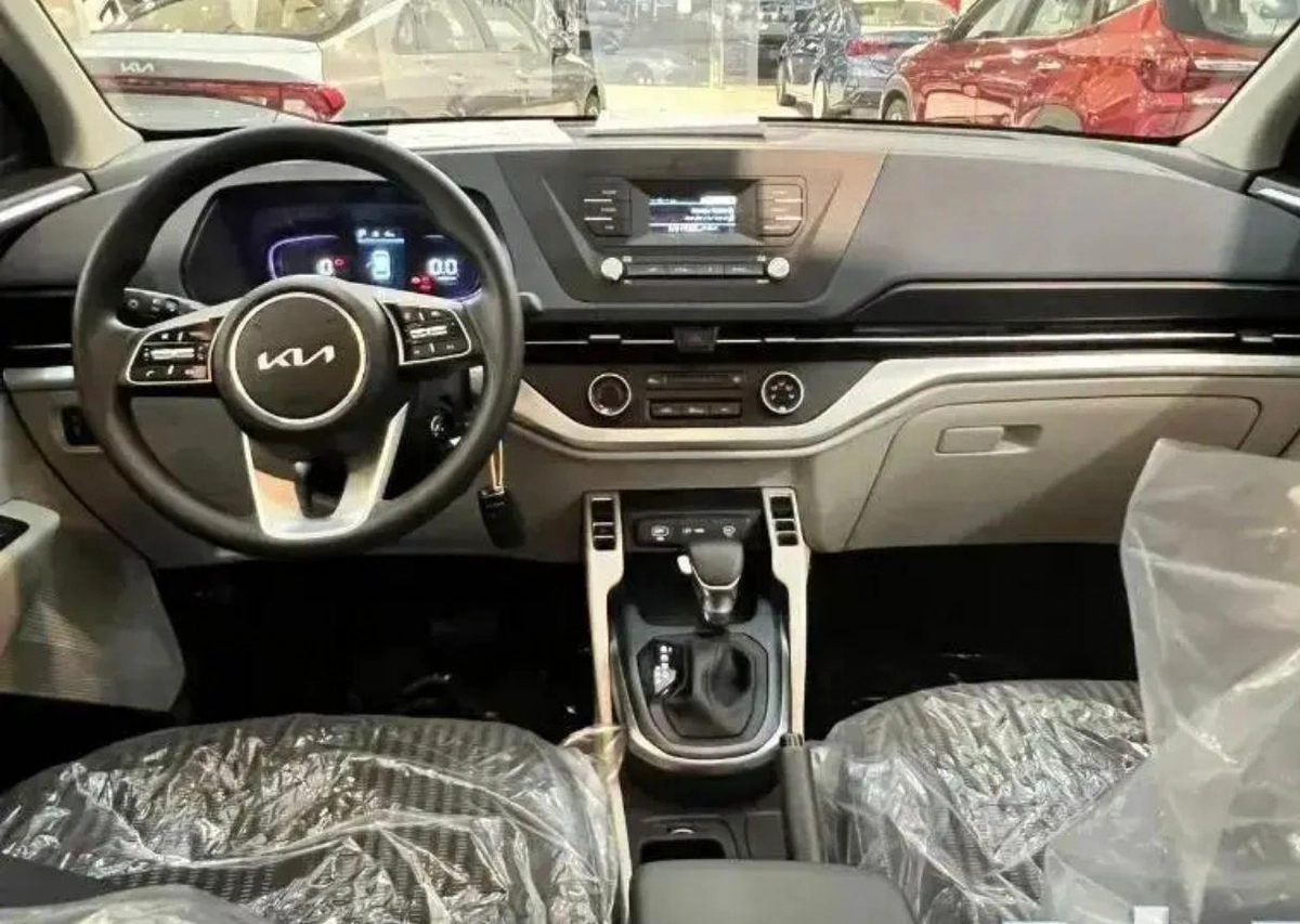 KIA CARENS GCC SPECS RED COLOR-6-6