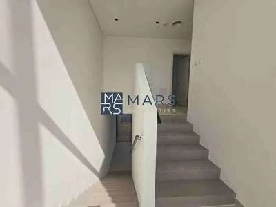 SPACIOUS | Big Lyout | Prime Location-4