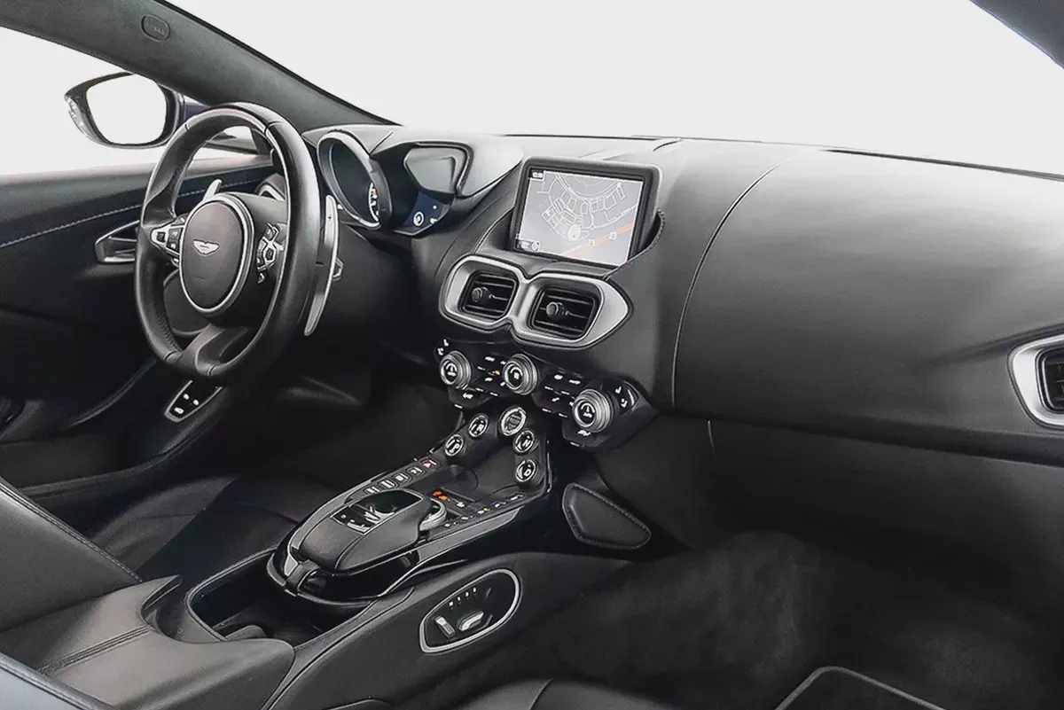 AED 6,378 / 60 months | 0% DP | 2019 Aston Martin Vantage V8 / Full Aston Martin Service History-11-11
