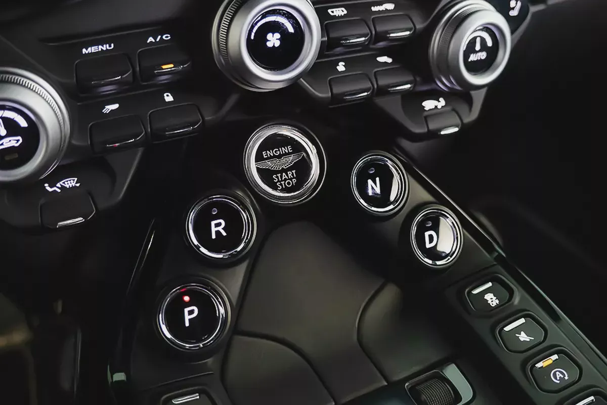 AED 6,378 / 60 months | 0% DP | 2019 Aston Martin Vantage V8 / Full Aston Martin Service History-8-8